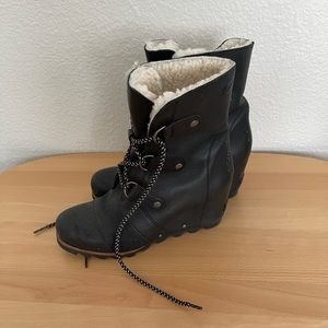 Barely Worn Sorel Winter Boot  * Size 9  *   3.5" hidden wedge heel